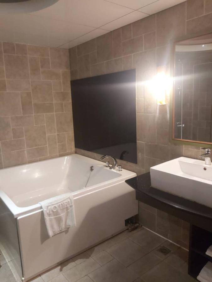 CHATEAU MOTEL  Kaohsiung Extérieur photo
