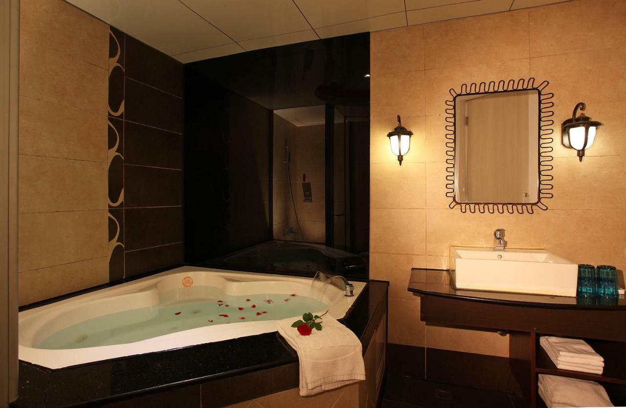 CHATEAU MOTEL  Kaohsiung Extérieur photo